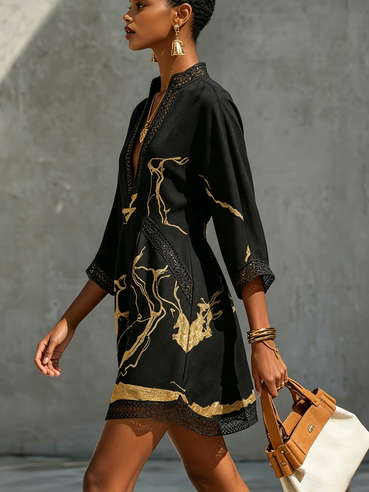 Diana - Short Dress With A Black And Gold Print